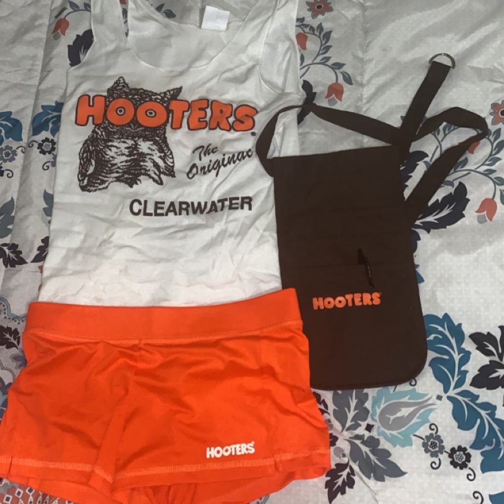 Hooters outfit